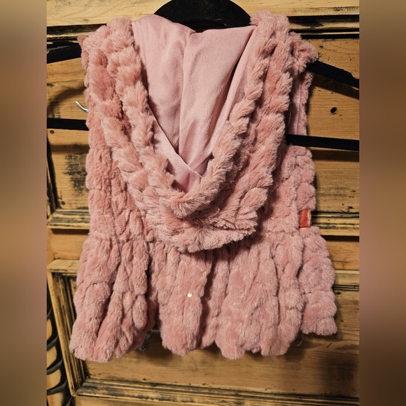 Little Lass Mauve Faux Fur Vest with Hood Size (18 Months) - Picture 2 of 3